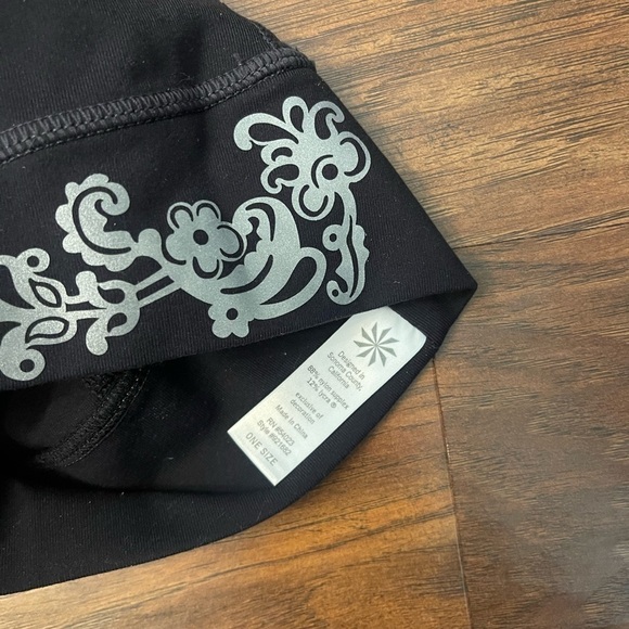 Athleta Reflective Running Beanie - Picture 3 of 3